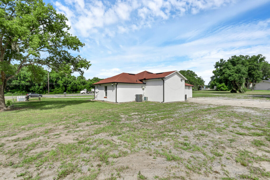 334 e myers blvd. mascotte side rear view of property